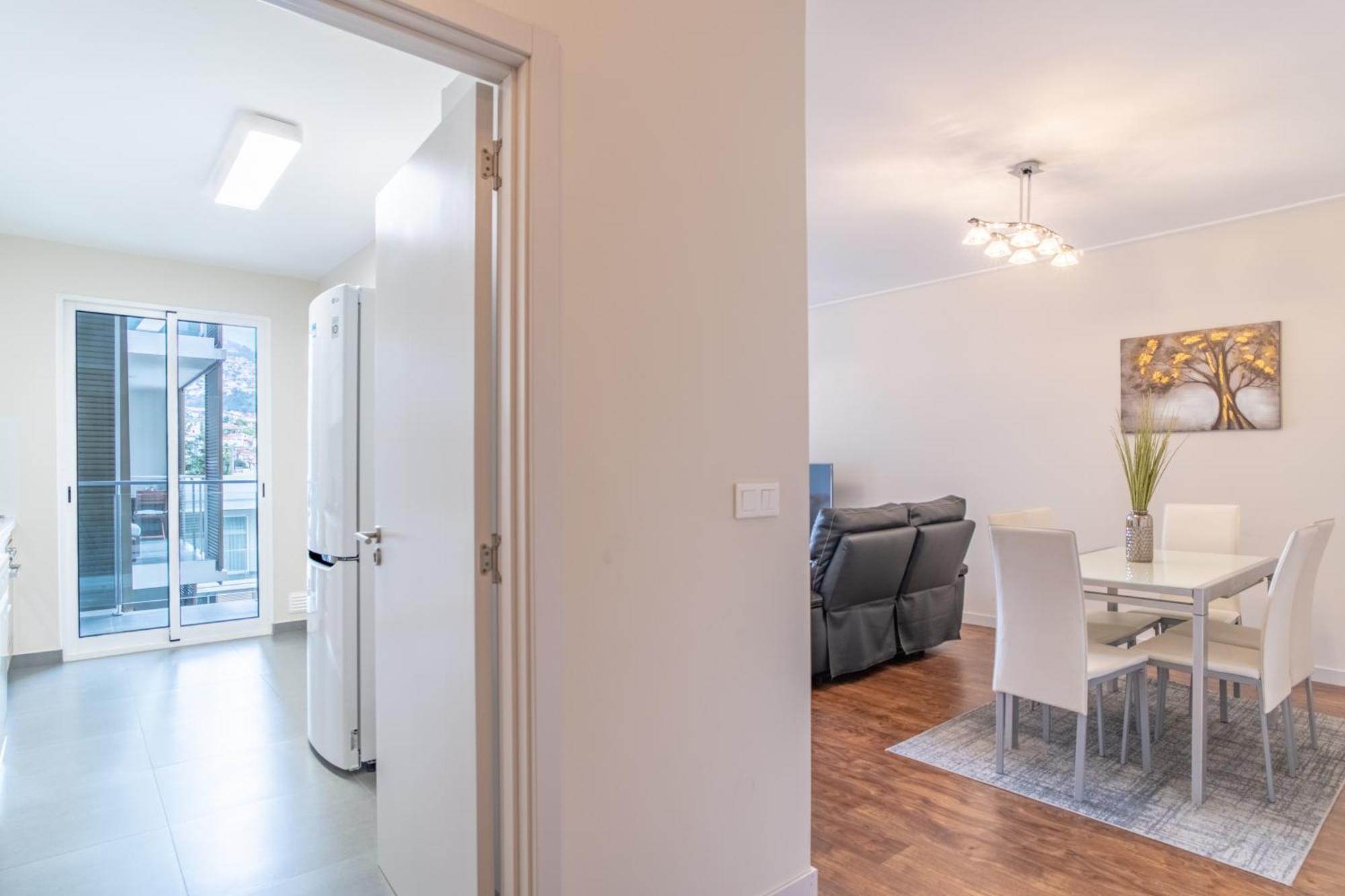 Madalenas View Apartment ฟุงชาล ภายนอก รูปภาพ