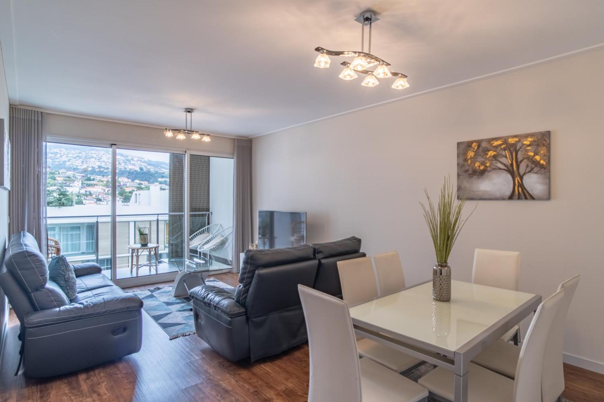 Madalenas View Apartment ฟุงชาล ภายนอก รูปภาพ