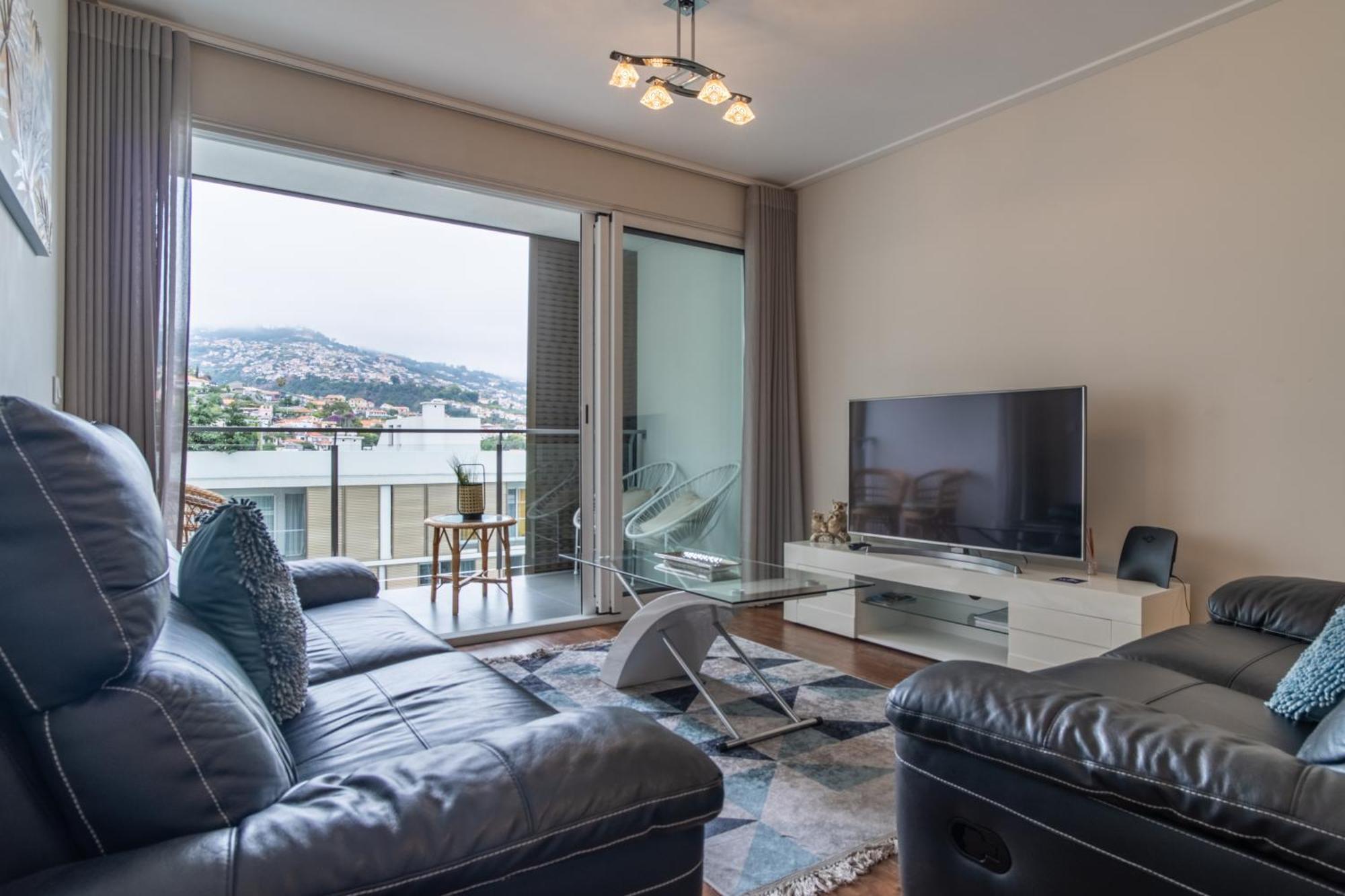 Madalenas View Apartment ฟุงชาล ภายนอก รูปภาพ