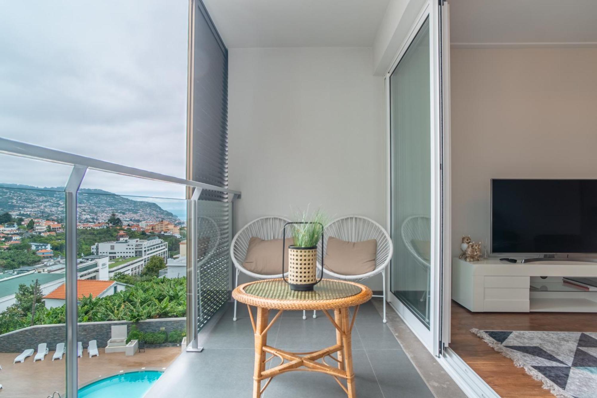 Madalenas View Apartment ฟุงชาล ภายนอก รูปภาพ